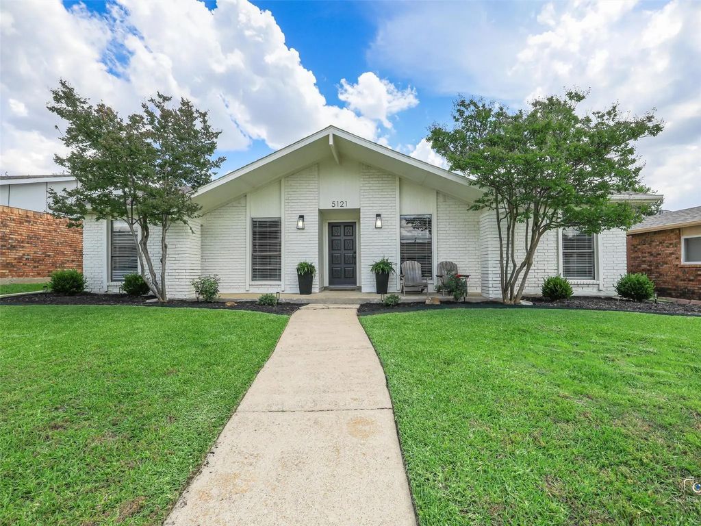 5121 Pruitt Drive, The Colony