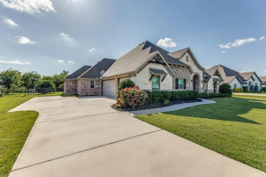 1310 Oliver Creek Drive, Justin