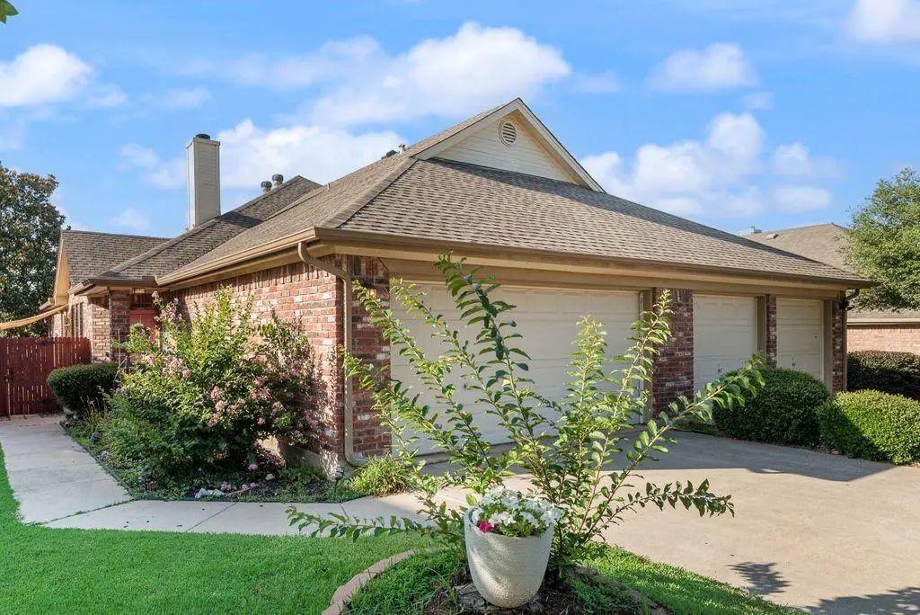 3205 Cape Cod Court, Arlington
