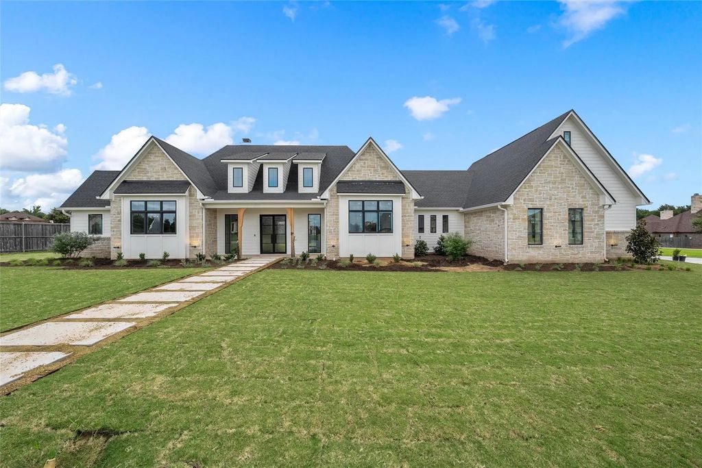 16 Independence Trail, Waco