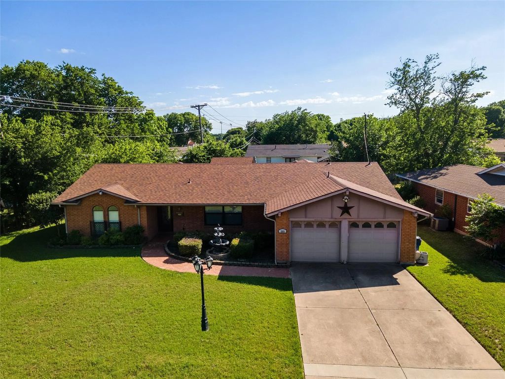 509 Nw Mound Street, Burleson