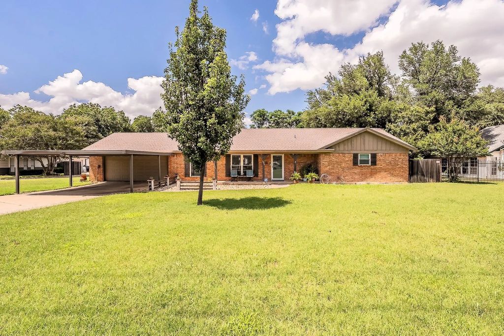 5004 Blackstone Drive, River Oaks