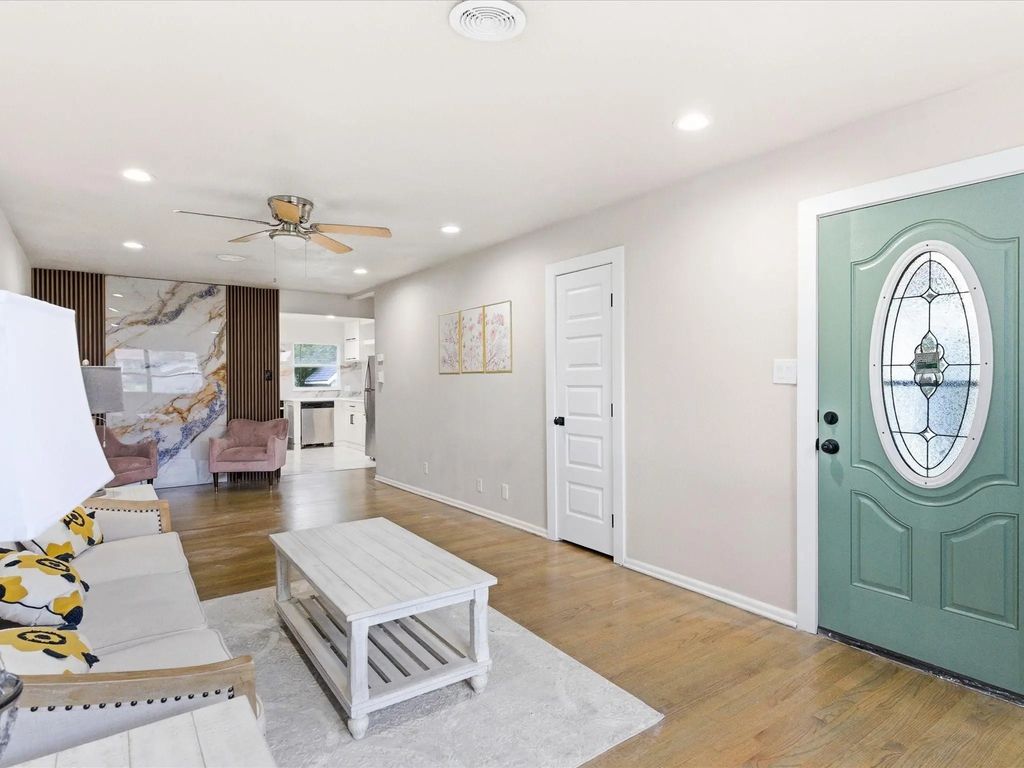 2125 Huntington Drive, Arlington