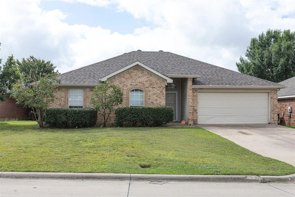 1807 Bertram Drive, Mansfield
