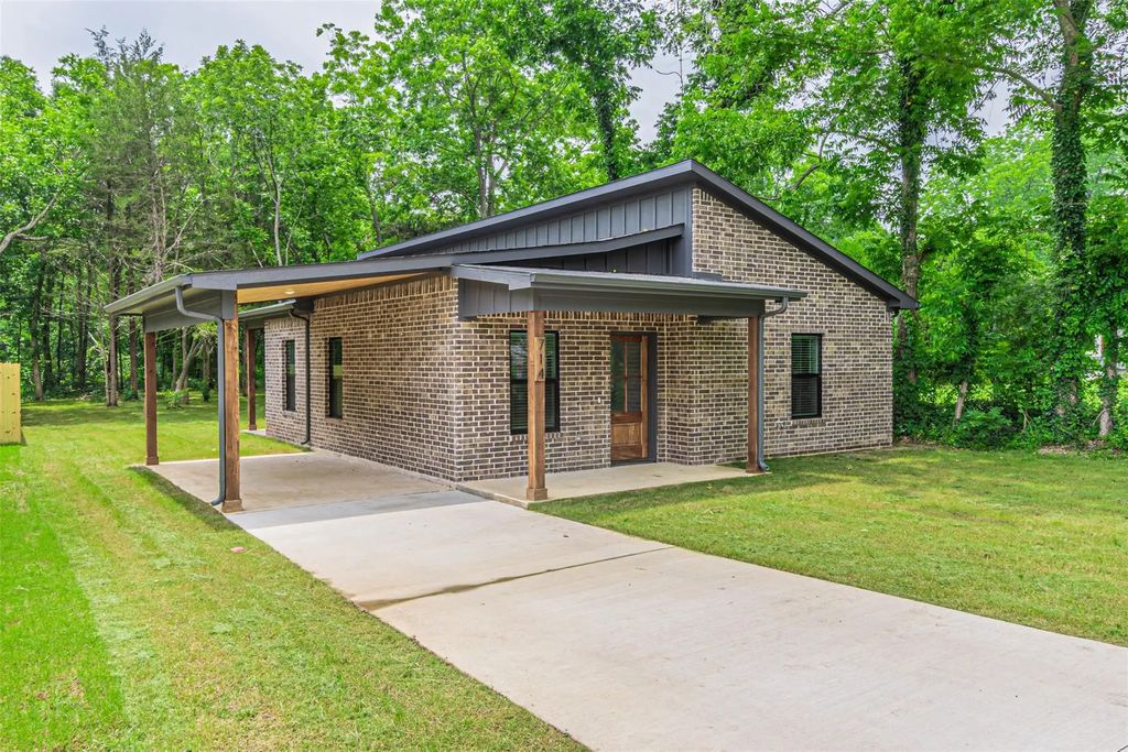 714 E Crawford Street, Denison