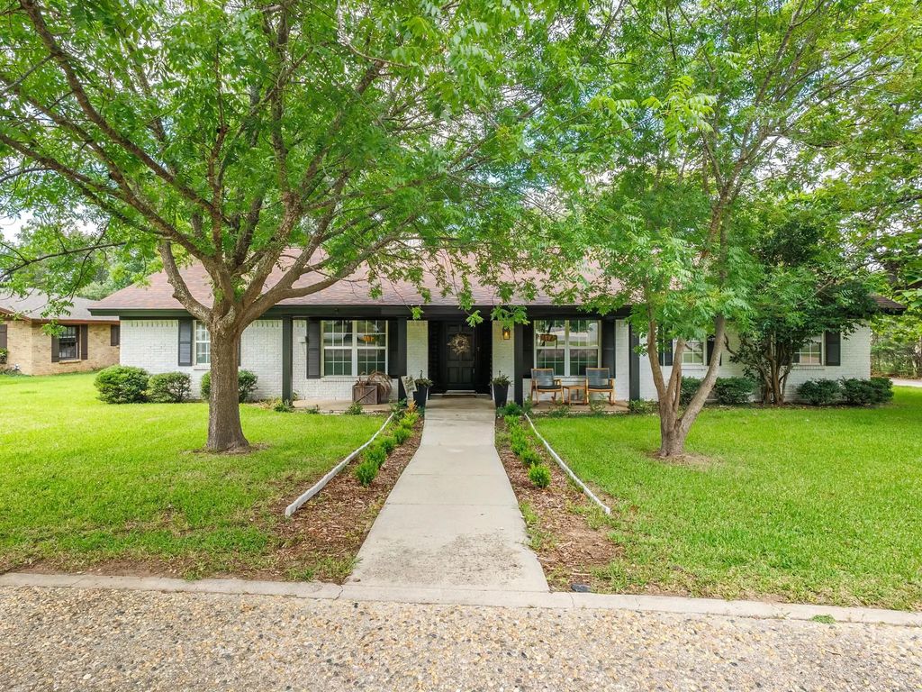 603 Oakpark Drive, Brownwood