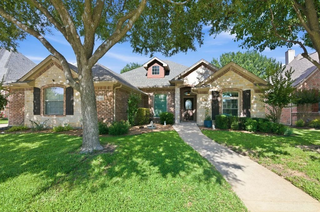 8332 Valley Oaks Drive, North Richland Hills