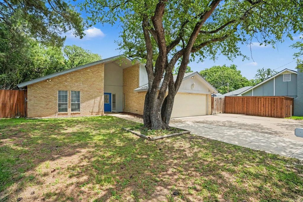 5907 Old Barn Drive, Arlington