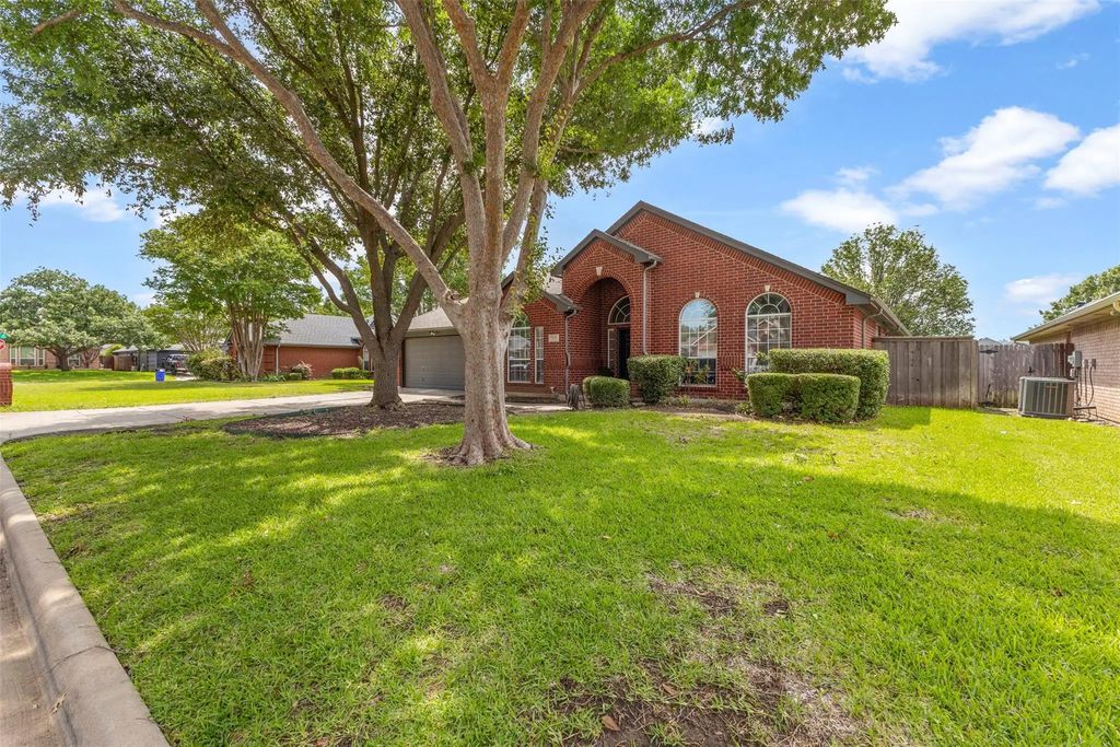 1520 Hampton Drive, Mansfield