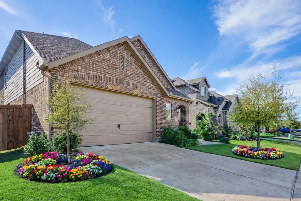 1916 Jumper Fields Drive, Aubrey