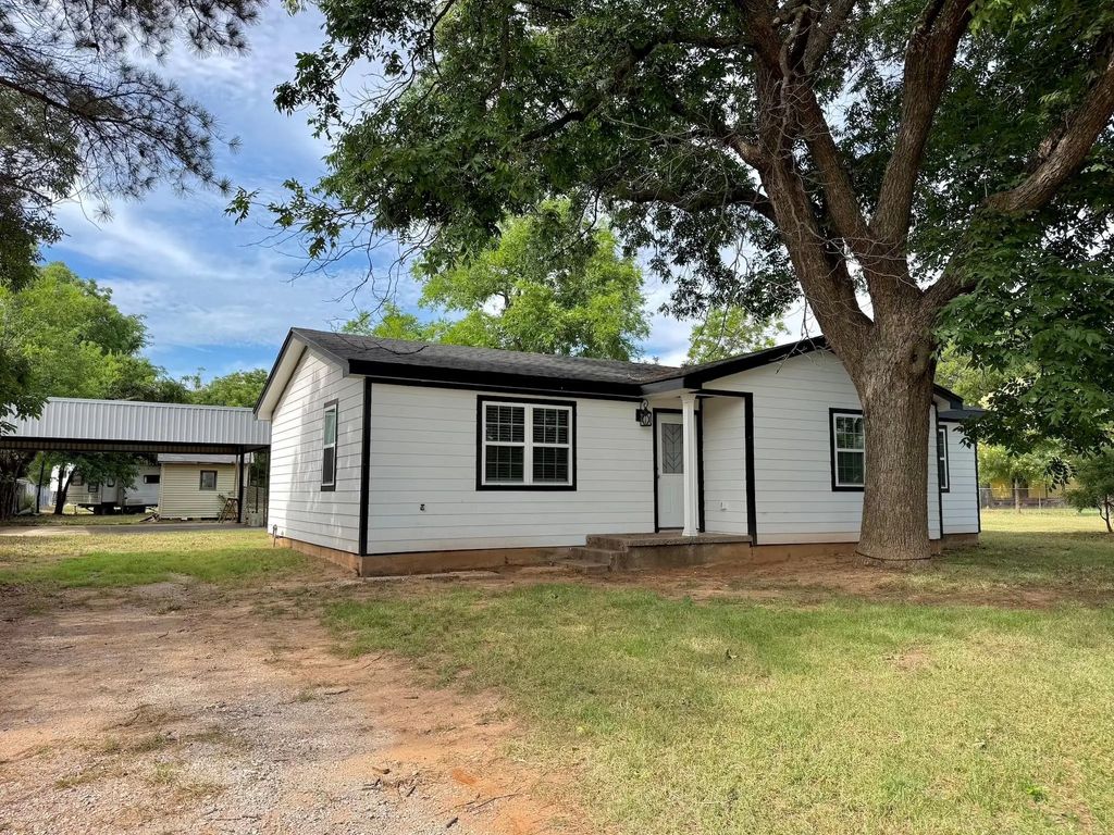 628 W 3rd Street, Burkburnett