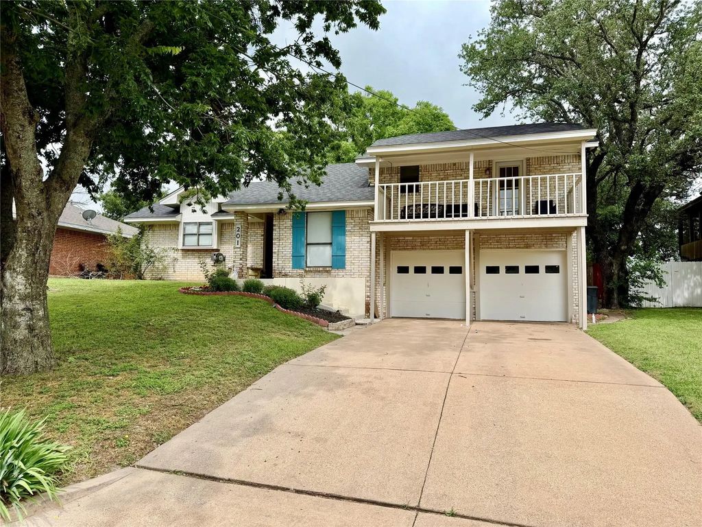 201 Oakridge Drive, Weatherford
