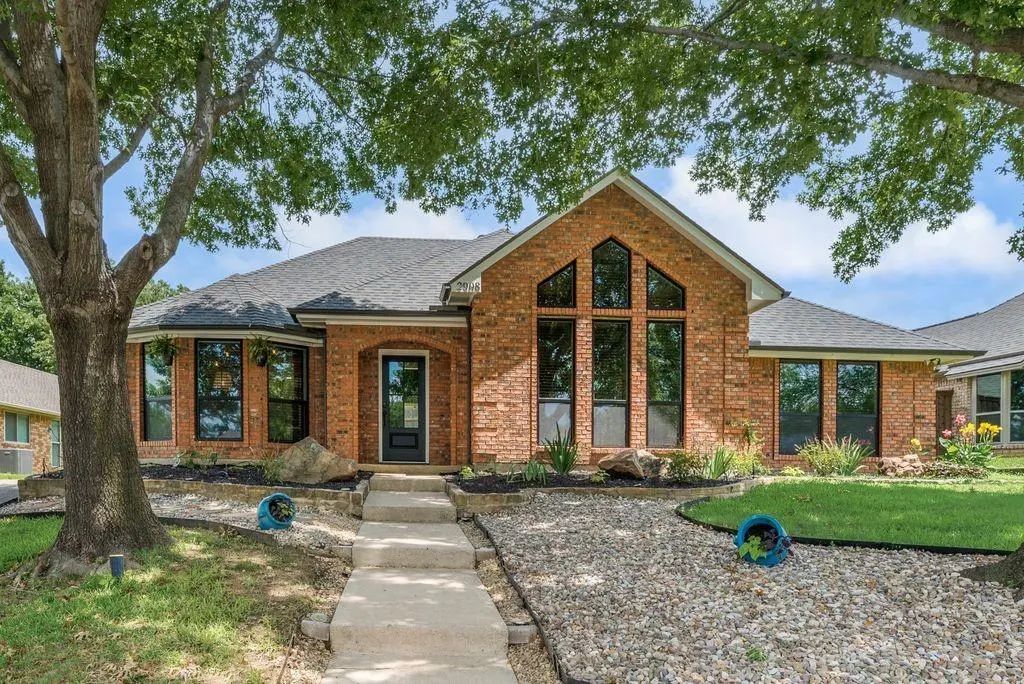 2908 Roaring Springs Road, Grapevine