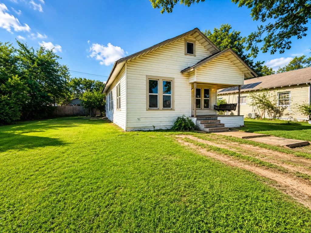 106 1st Street, Kerens
