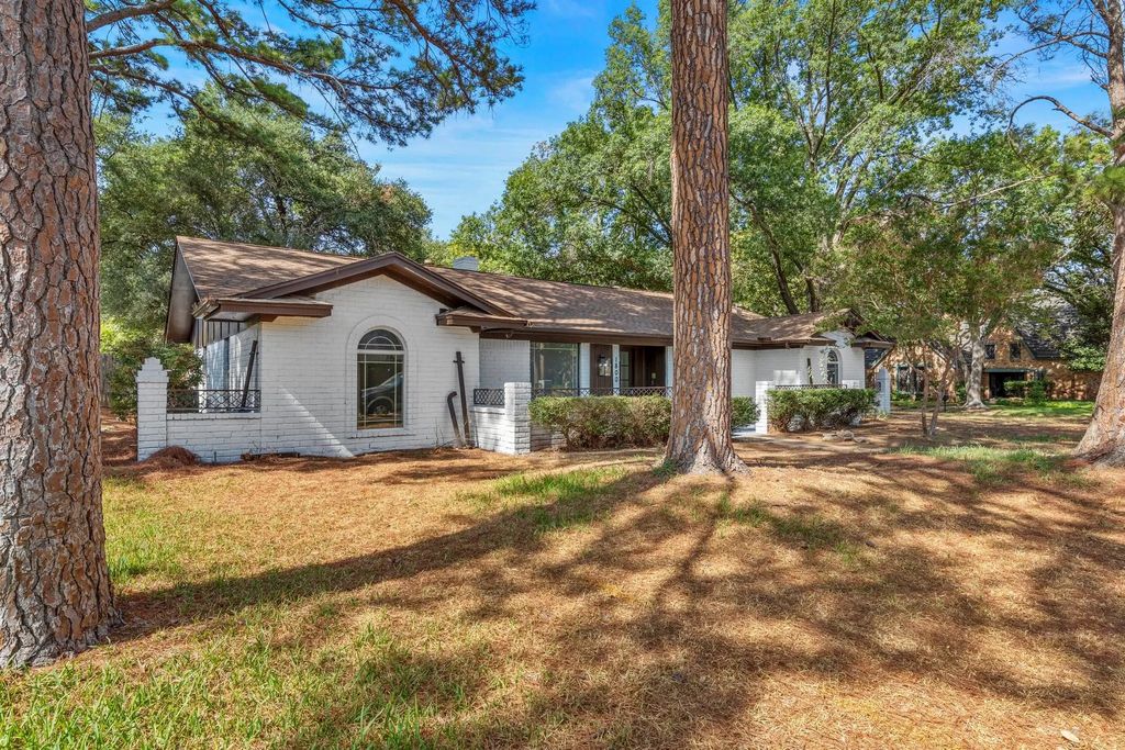 1800 Bois D Arc Drive, Arlington