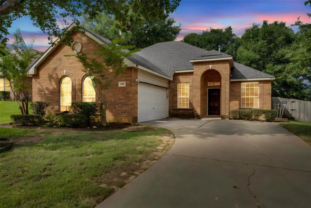708 Hummingbird Trail, Crowley