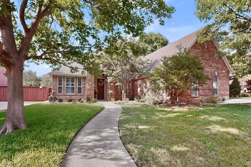 700 Salmon Run Court, Euless