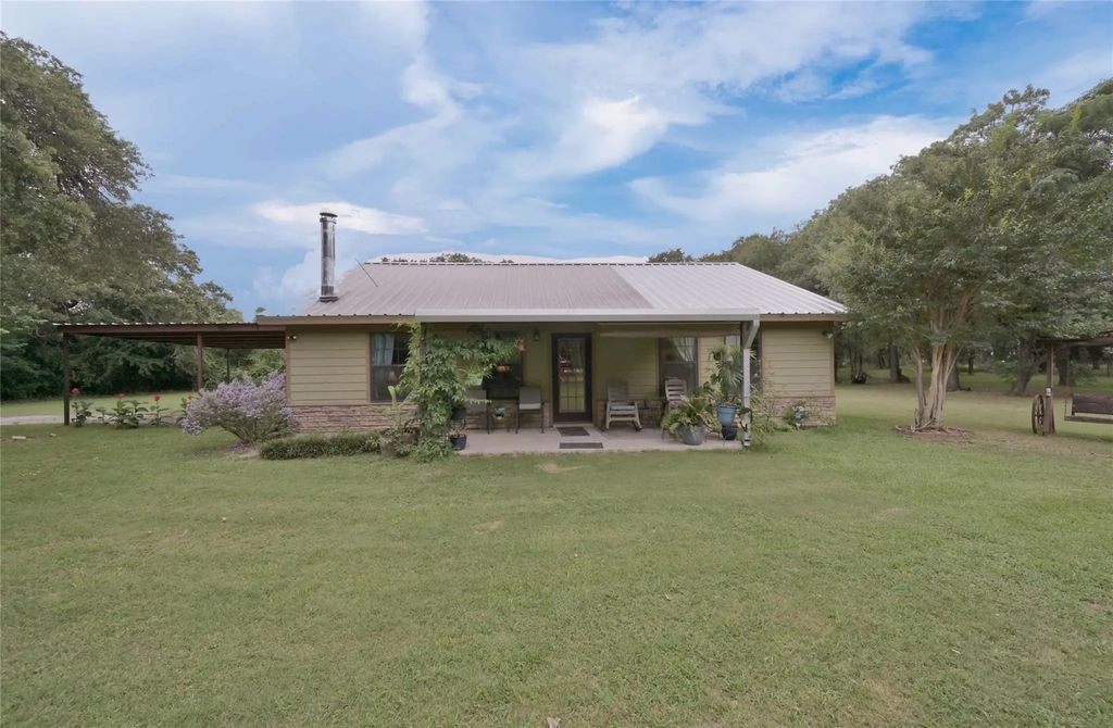 408 County Road 4856, Newark