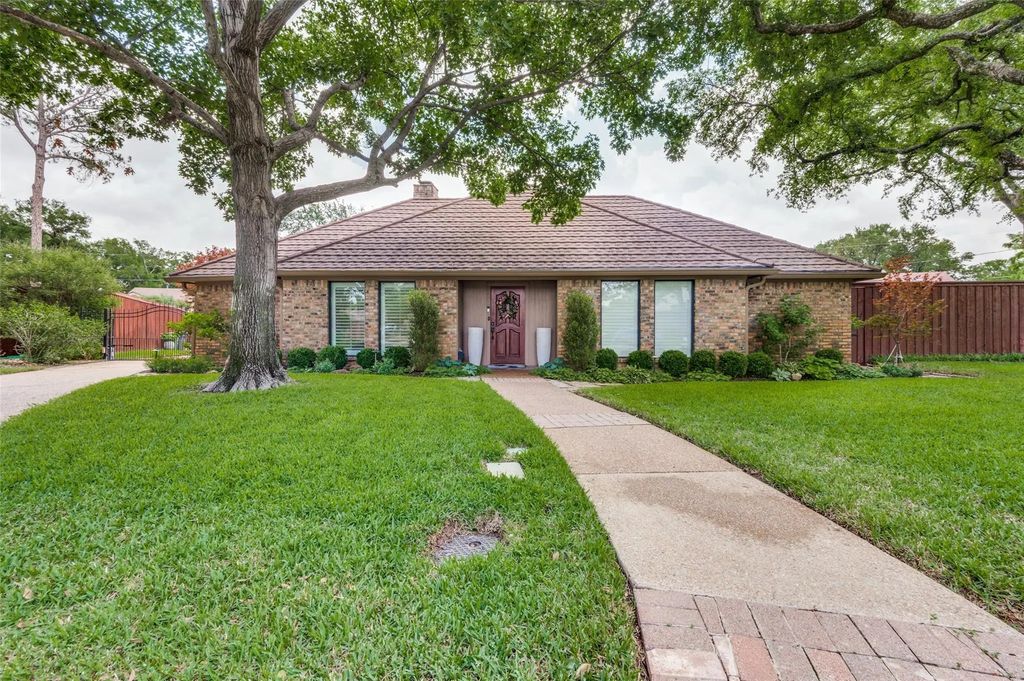 2405 Bluffview Court, Arlington