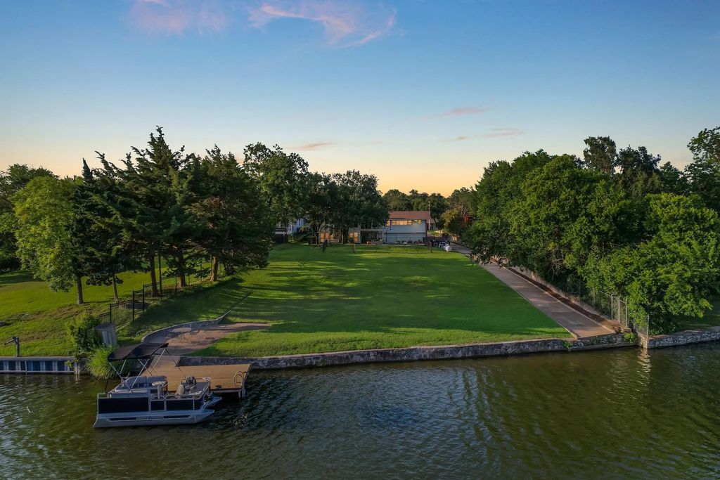 6729 Brants Lane, Fort Worth