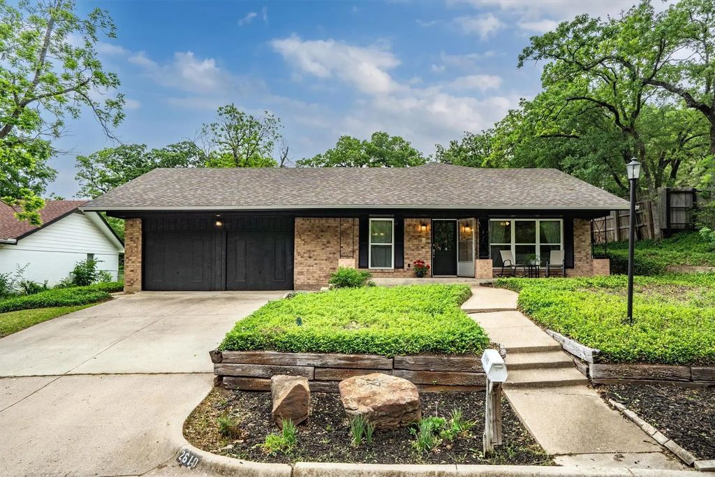2610 Oak Cliff Lane, Arlington