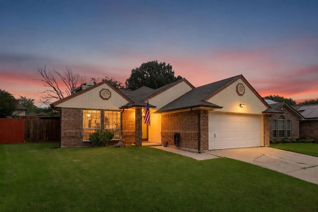 204 N Flaxseed Lane, Fort Worth