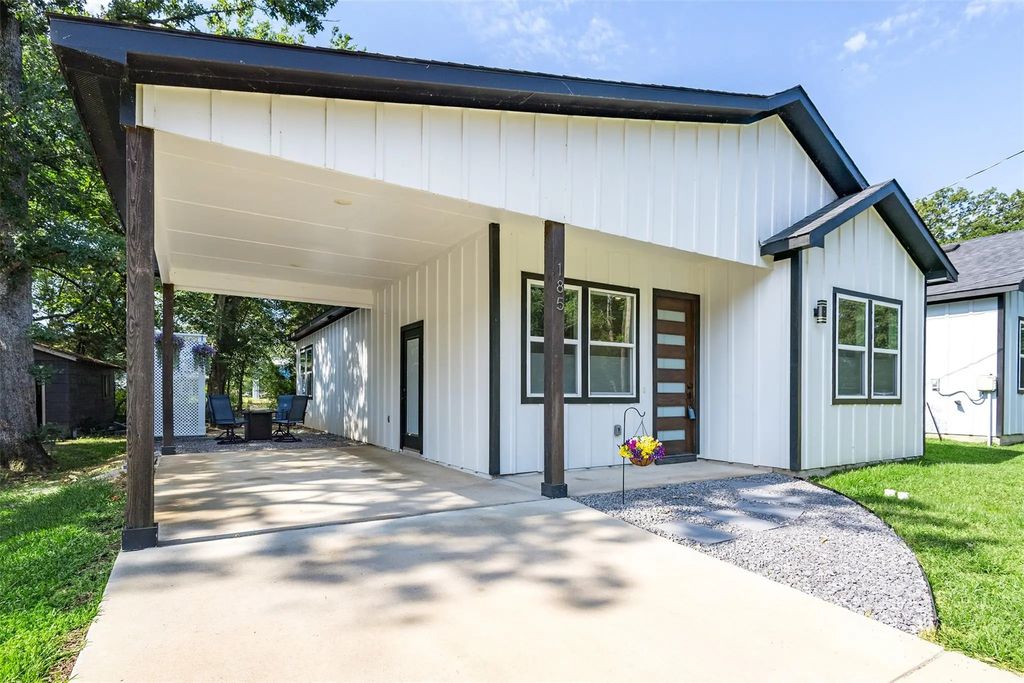 185 Barcelona Street, Payne Springs