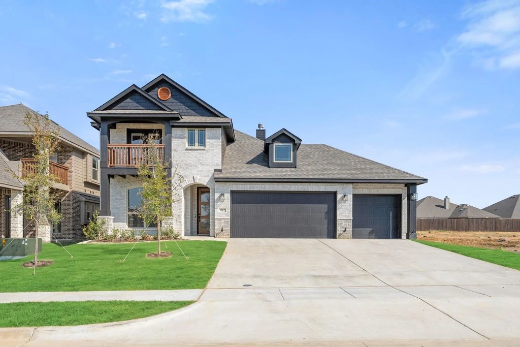 812 Condor Street, Joshua