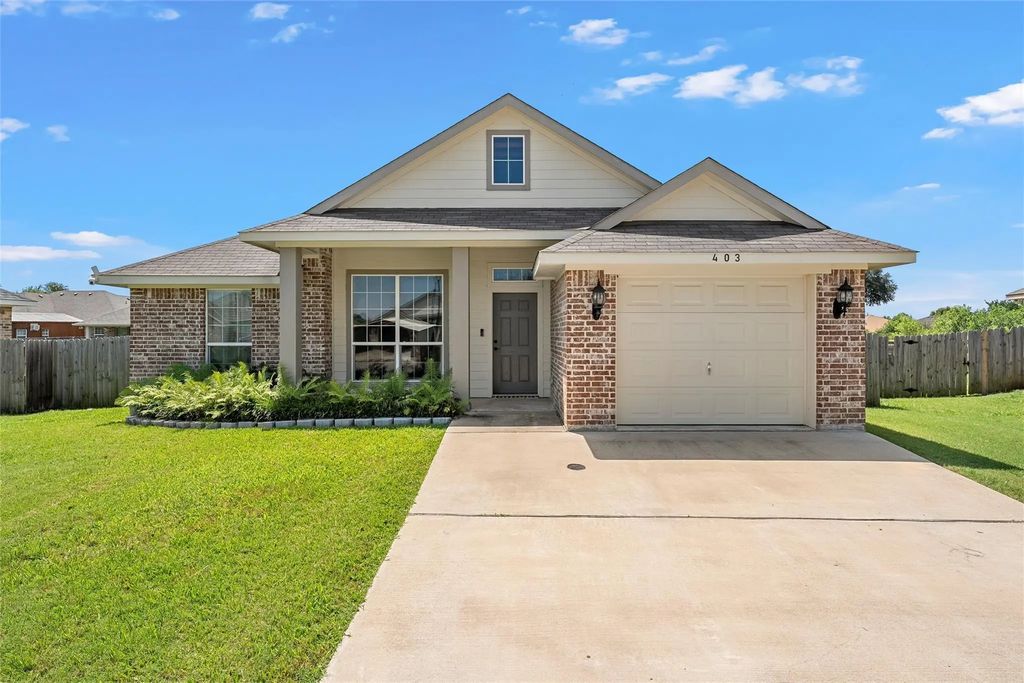 403 Broken Arrow Court, Lacy Lakeview