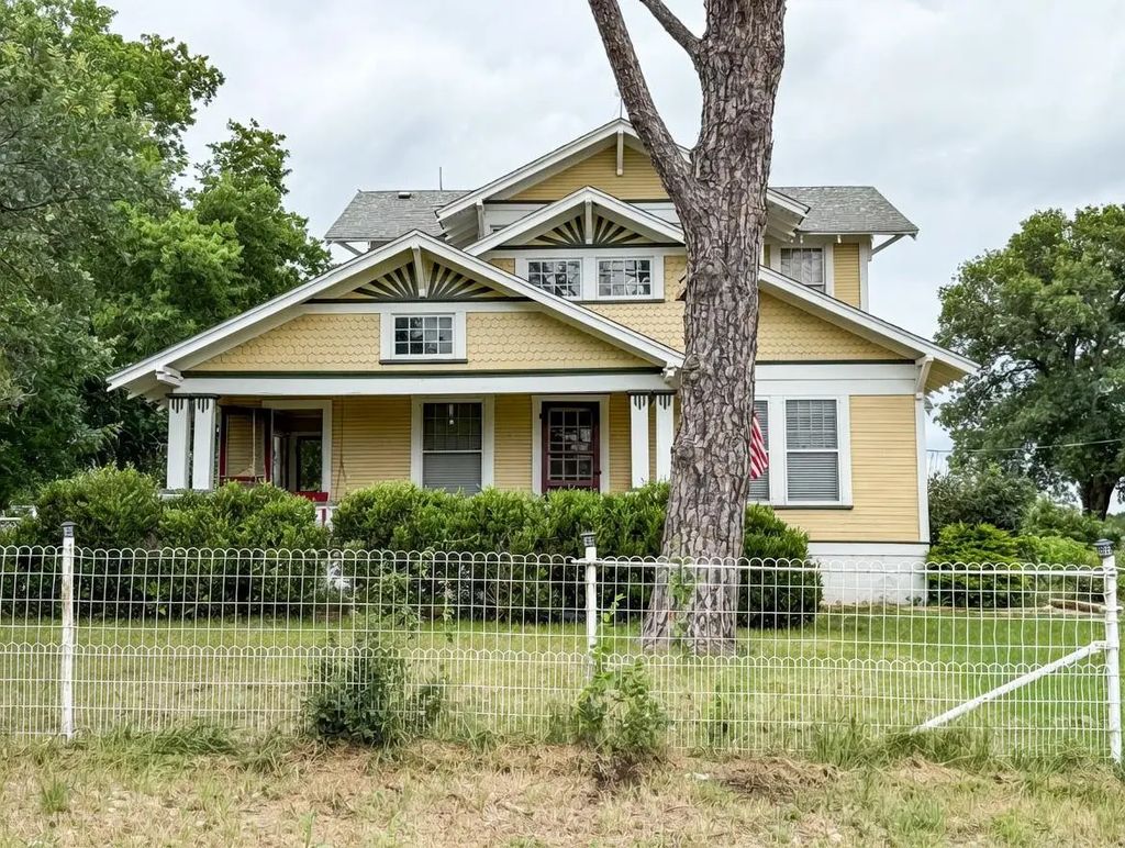 2749 Mcgregor South Loop, McGregor