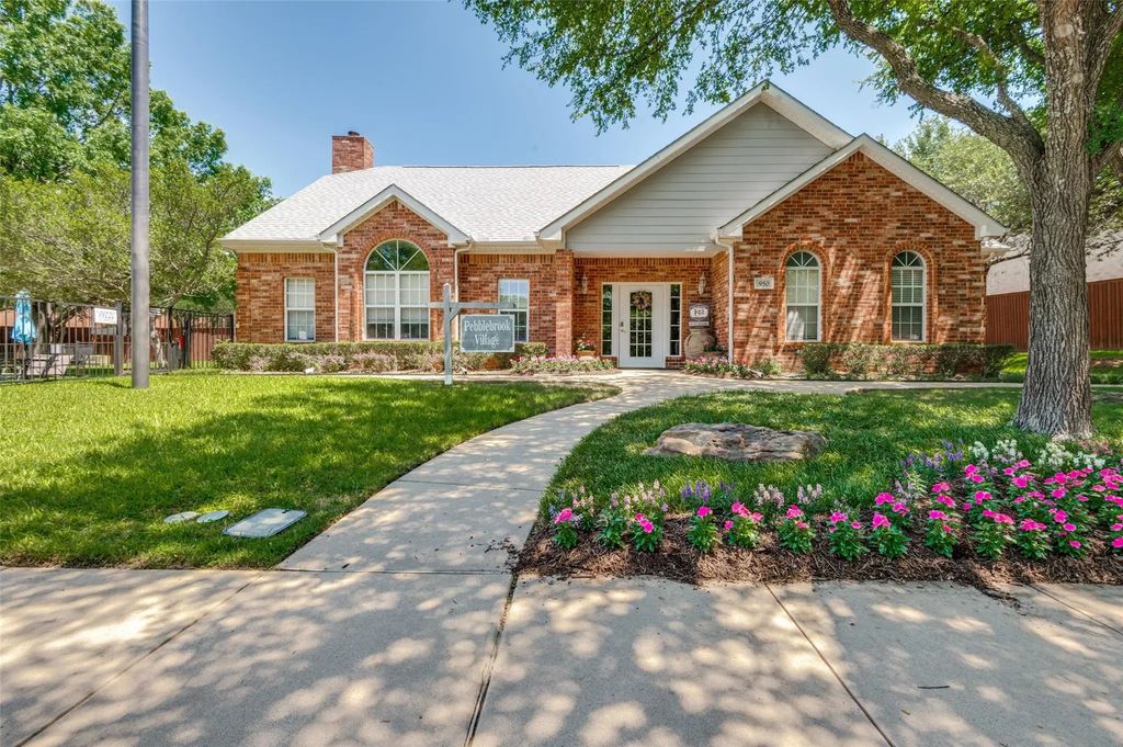 1004 Bridges Drive, Arlington