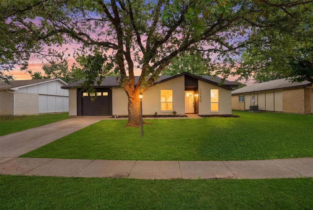 2916 Rayswood Drive, Carrollton