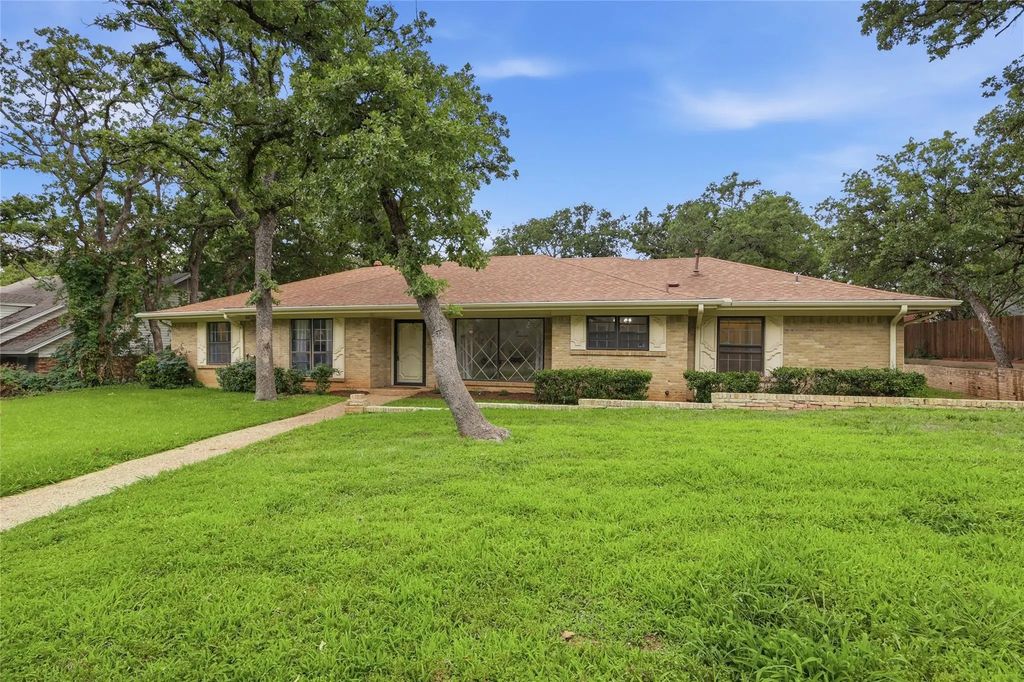 823 Ridgecrest Circle, Denton