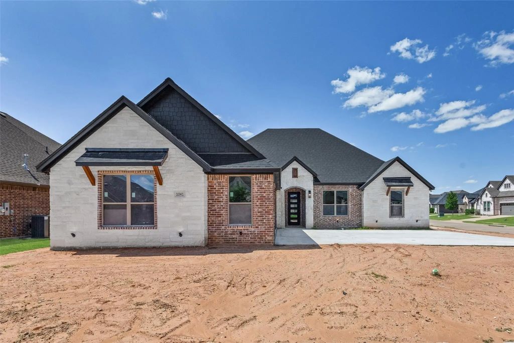 1041 Mickelson Drive, Granbury
