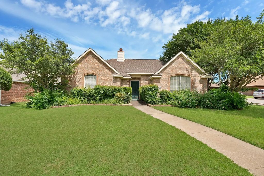 6608 Macintosh Drive, Plano