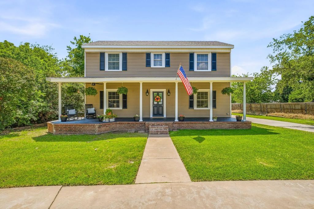 816 Kentucky Street, Graham