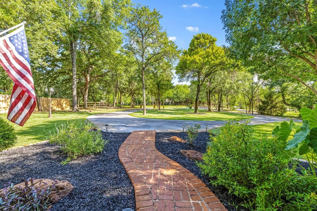1020 Oak View Drive, Oak Point