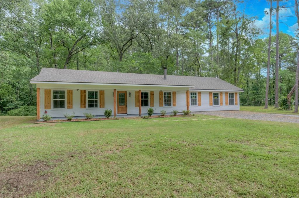 2130 Twin Lake Drive, Benton