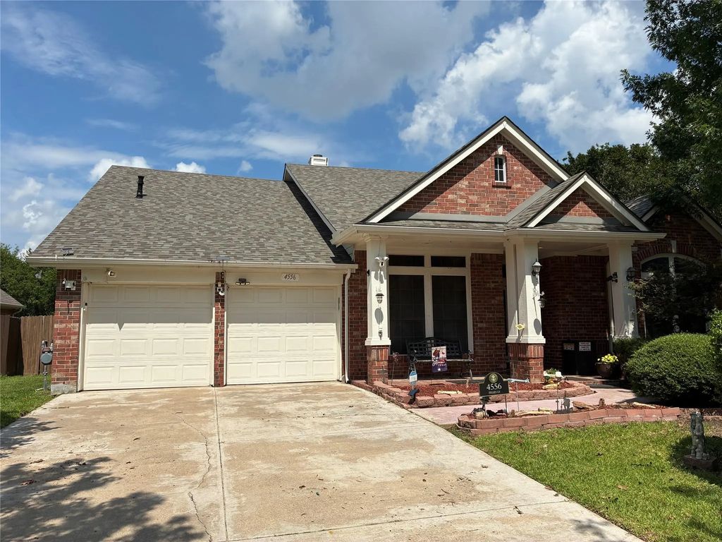 4556 Friars Lane, Grand Prairie