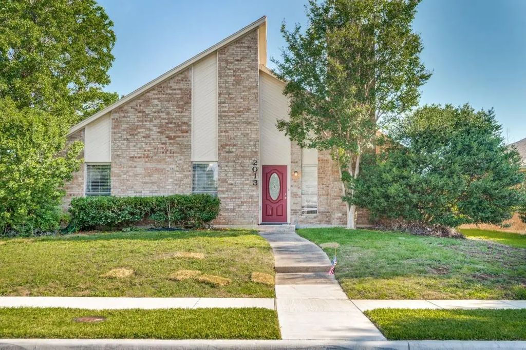 2013 Arles Lane, Carrollton