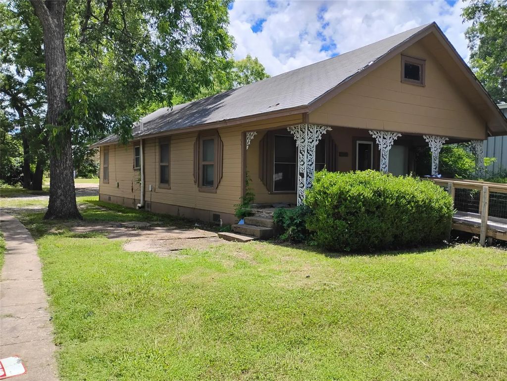 624 W Morton Street, Denison