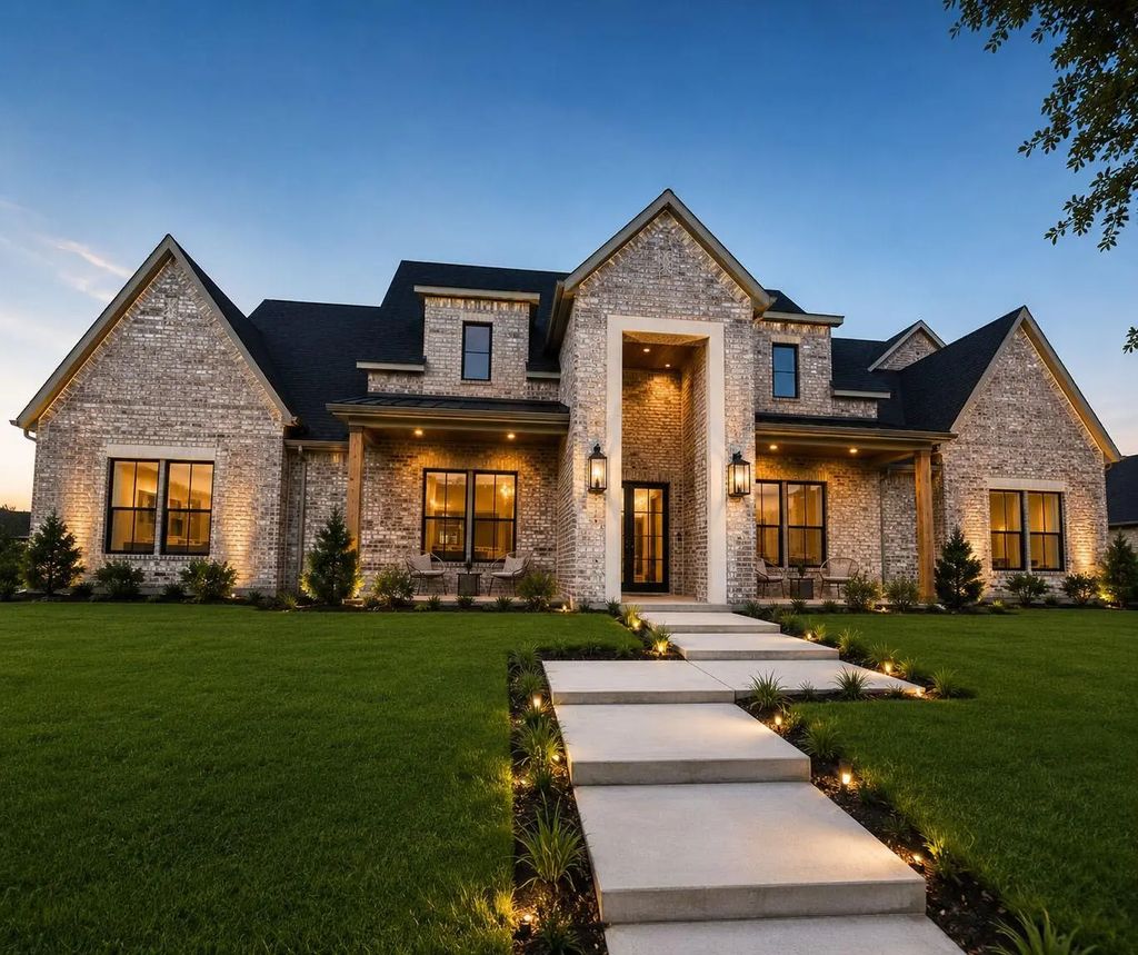 1102 Devonshire Drive N, Forney