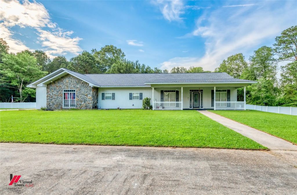 1580 Machen Drive, Springhill