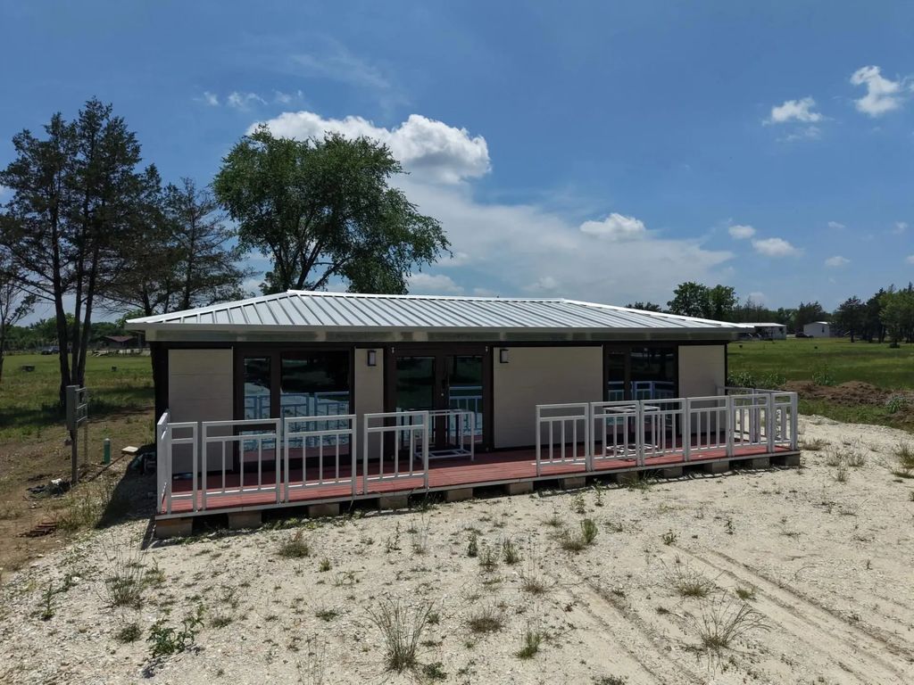 1316 E Titus Street, Mexia