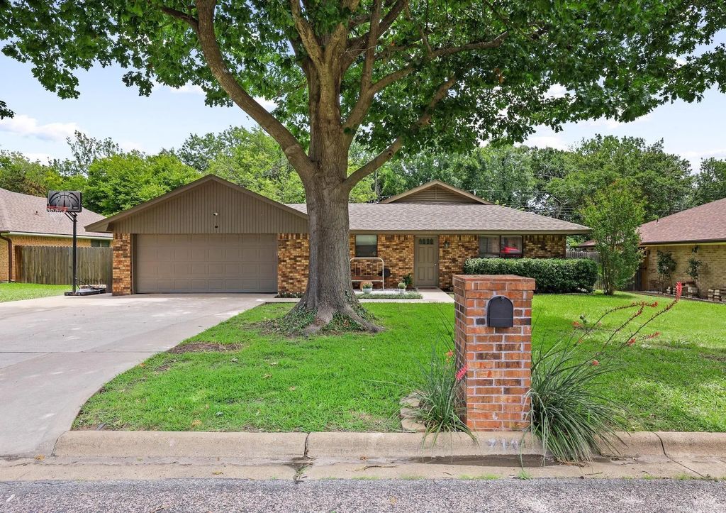 713 Patricia Drive, Sherman