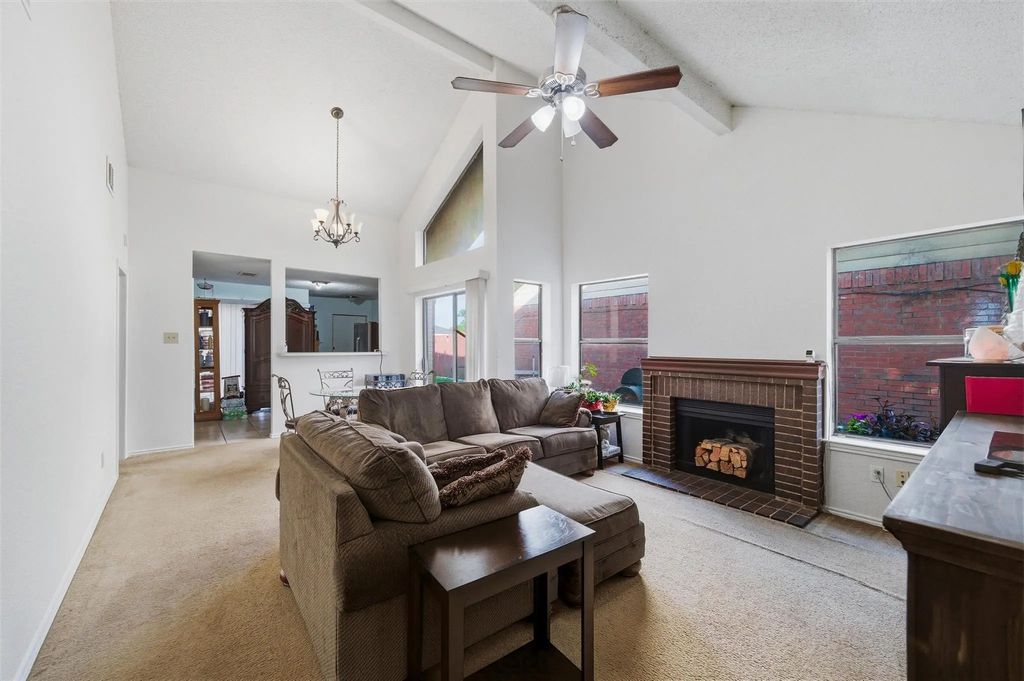 10464 Woodleaf Drive, Dallas