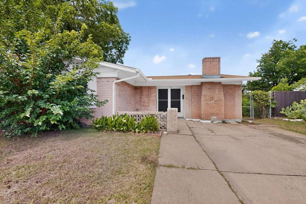 1802 Fairfax Lane, Carrollton