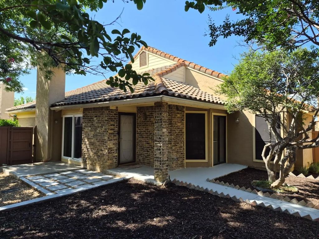 4267 Cuesta Drive 1, Irving