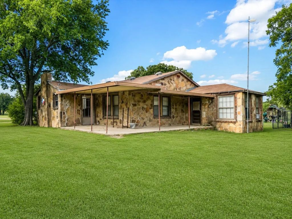 2105 Indian Creek Road, Mineral Wells
