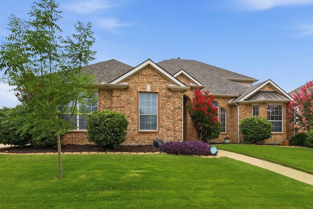 1818 Clear Summit Lane, Mansfield